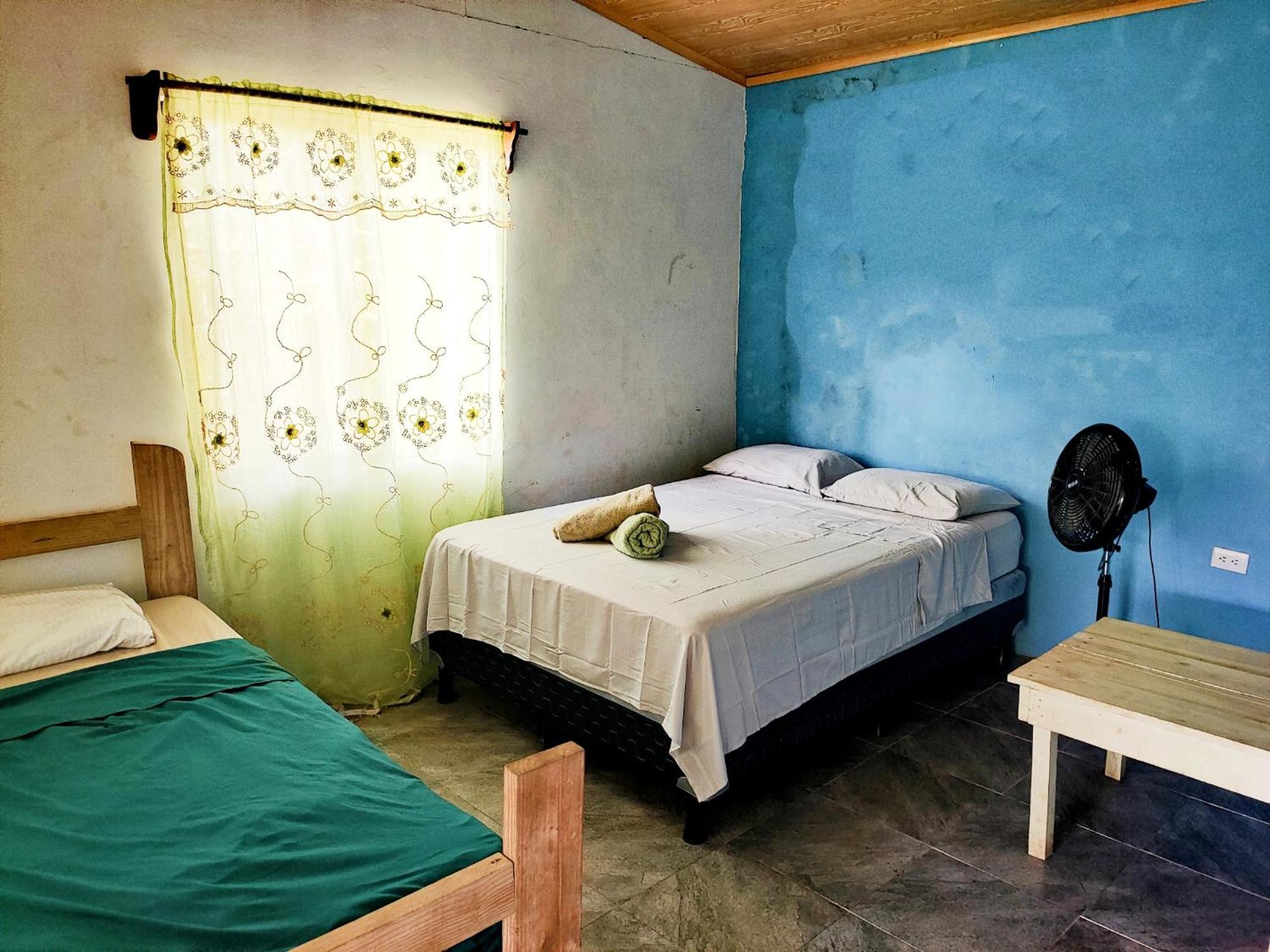 Guesthouse Island Escape South End Номер фото
